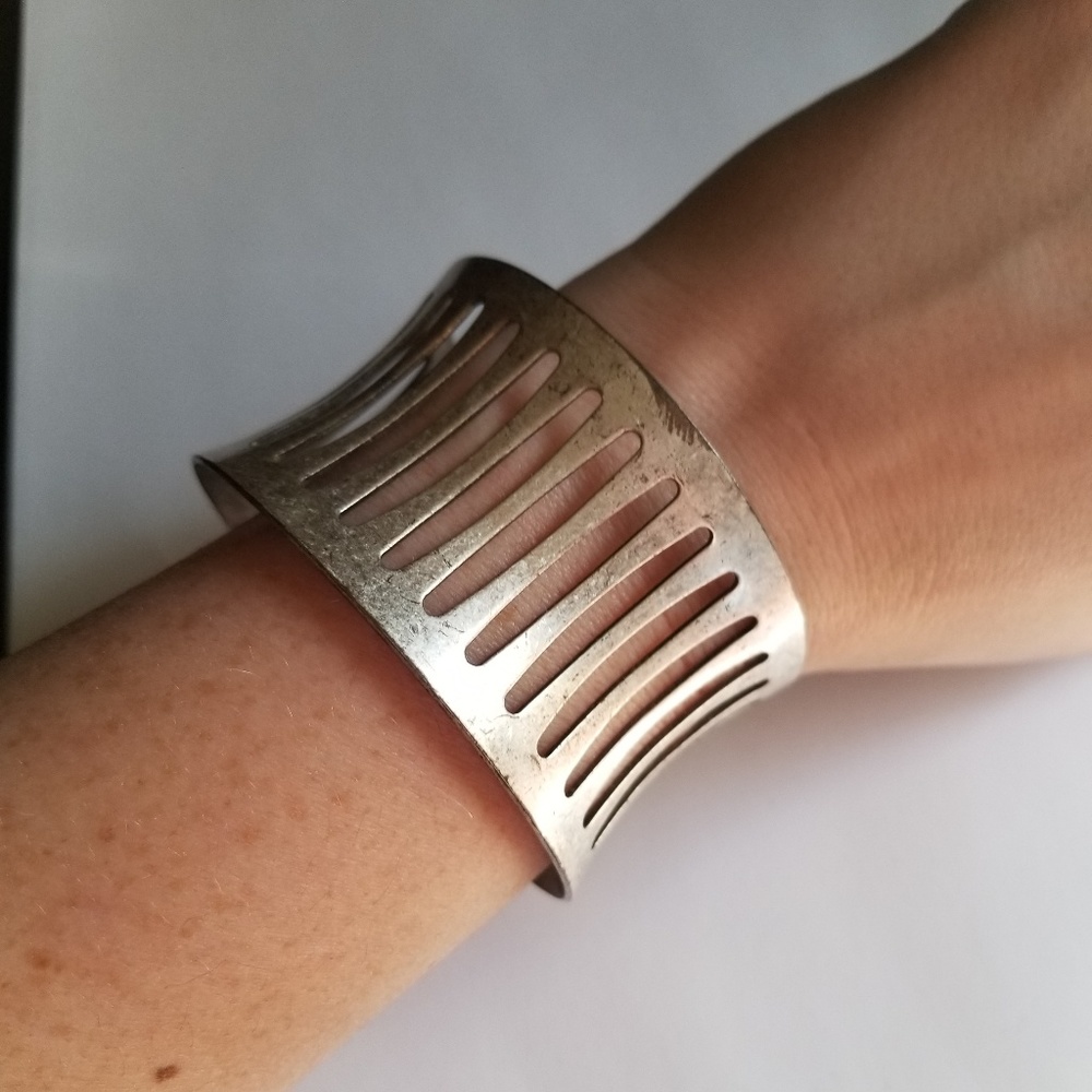 Metal bracelet